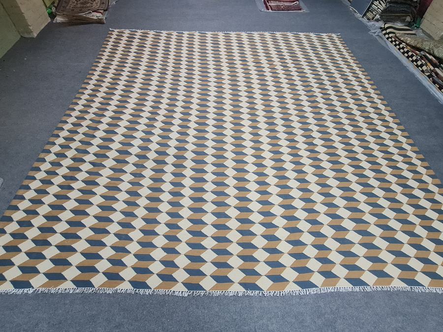 Custom flatweave kilim rug in 8x10, woven to order by Rug Gossips in Lahore