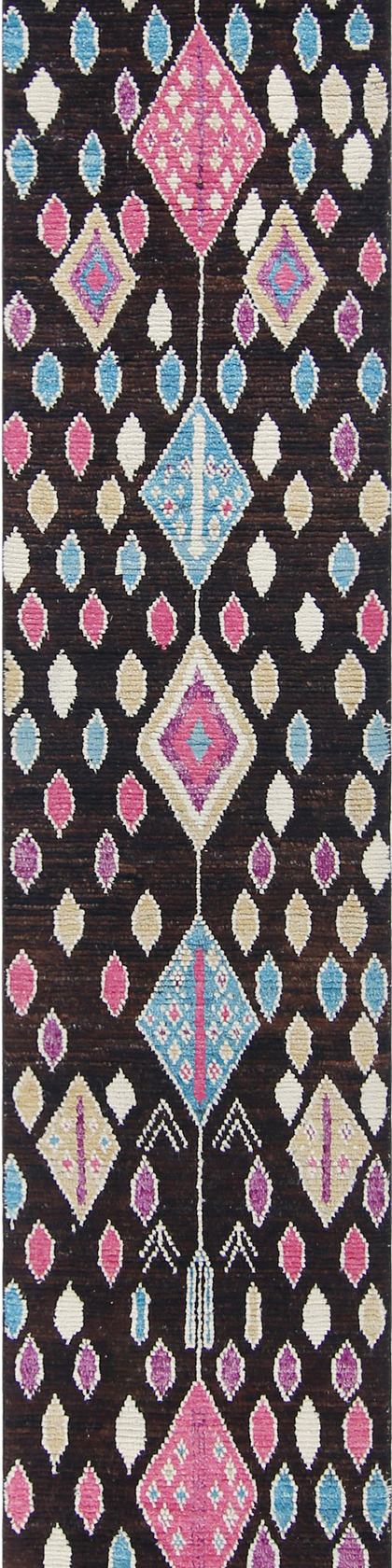 Custom handwoven runner rug in charcoal and sand, 555 × 88 cm, woven to order by Rug Gossips in Lahore