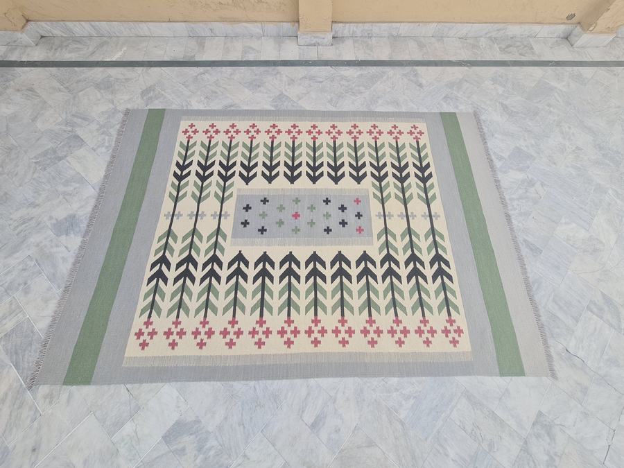 Custom Southwestern Navajo-style flatweave rug in contemporary kilim, woven to order by Rug Gossips in Lahore